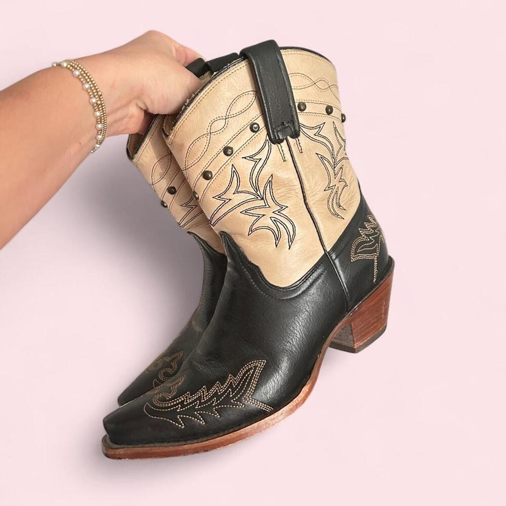 Corral Vintage Western short Black Leather & tan cowboy boots - Size 8